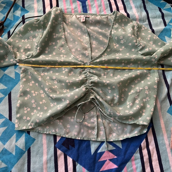 Amuse Society | Floral V-Neck Long Sleeve Top - Green | Size Medium NWOT - Picture 9 of 15